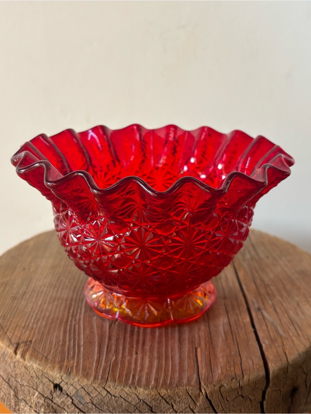 L.E. Smith Amberina "Daisy and Button" Pattern Glass Bowl